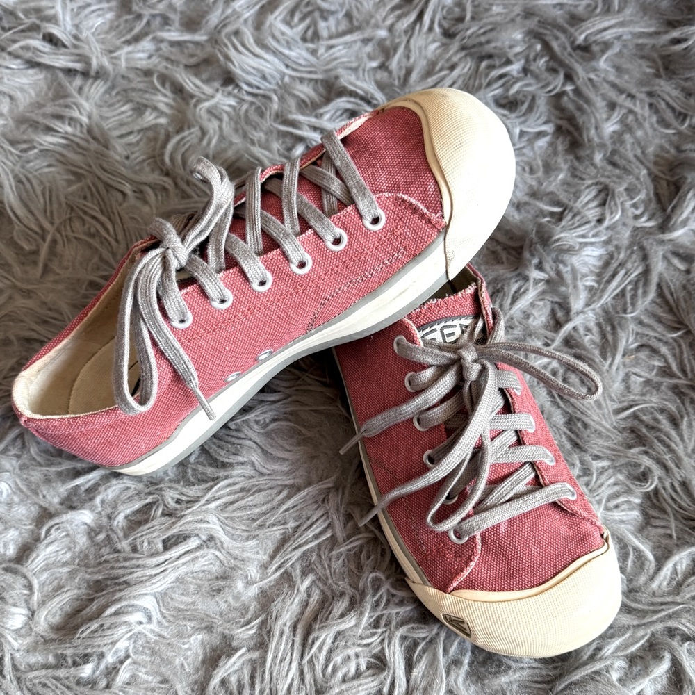 Keen Coronado woman’s size 7.5